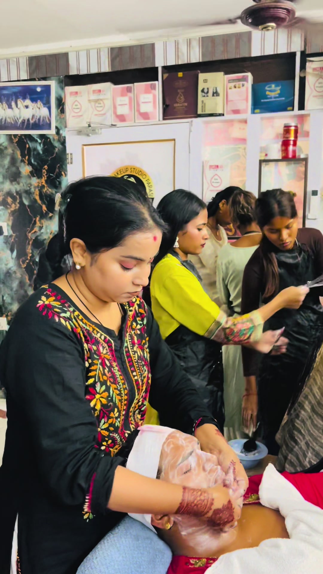 @Shila--makeup studio parasi