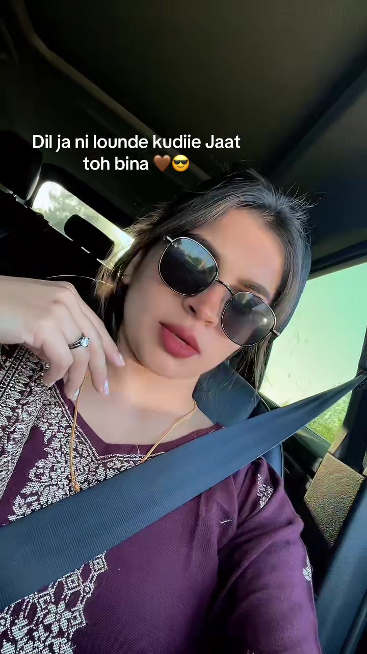 @komal_khaira97