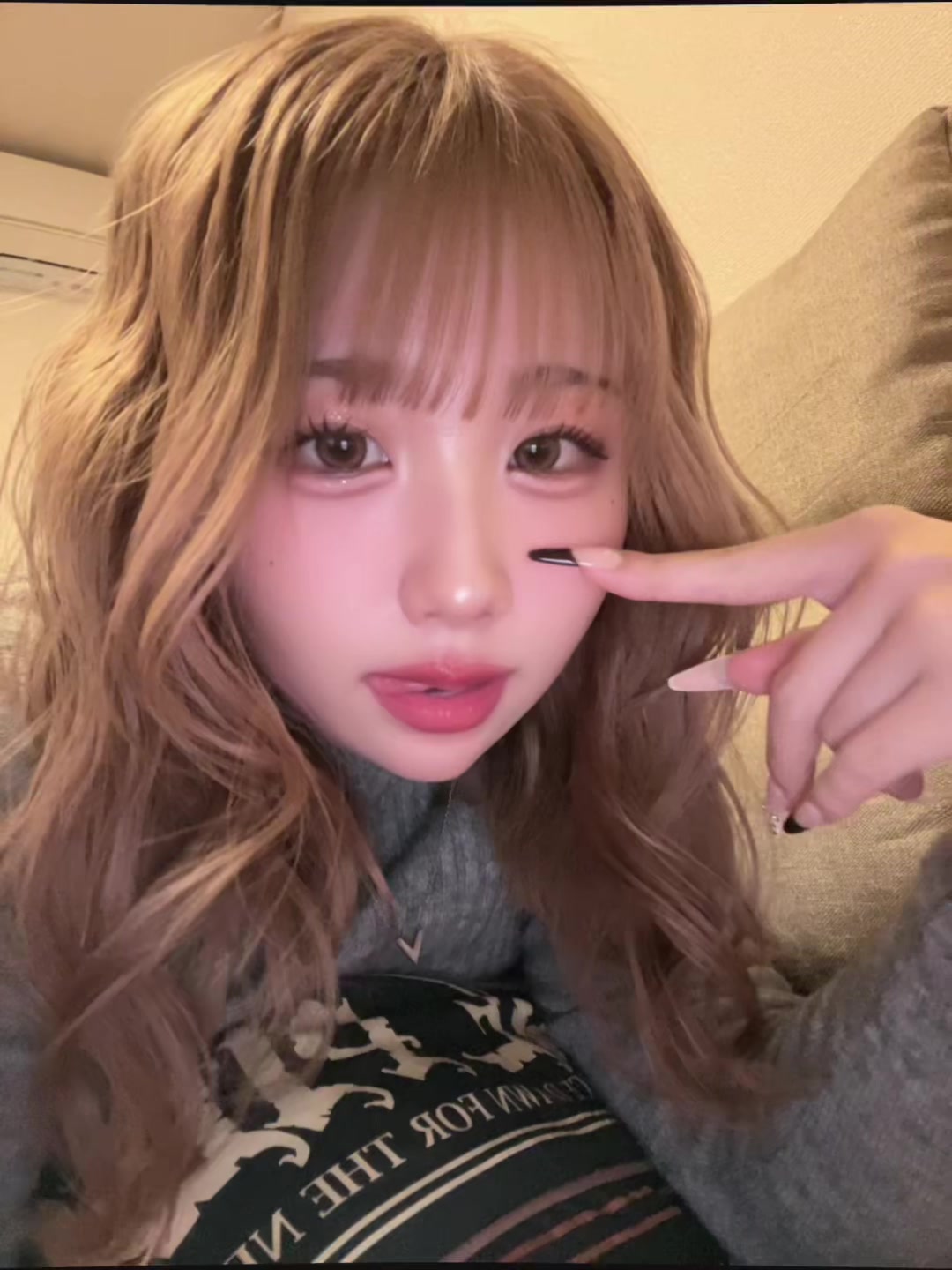 @にこ