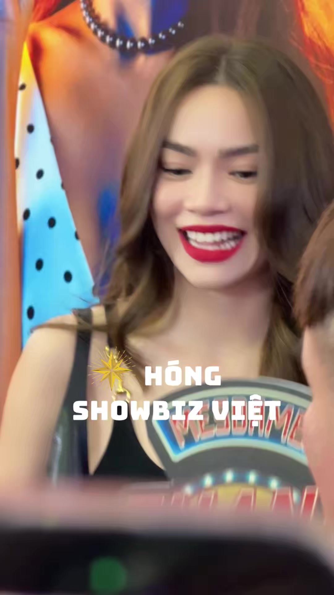 @H&oacute;ng Showbiz Việt