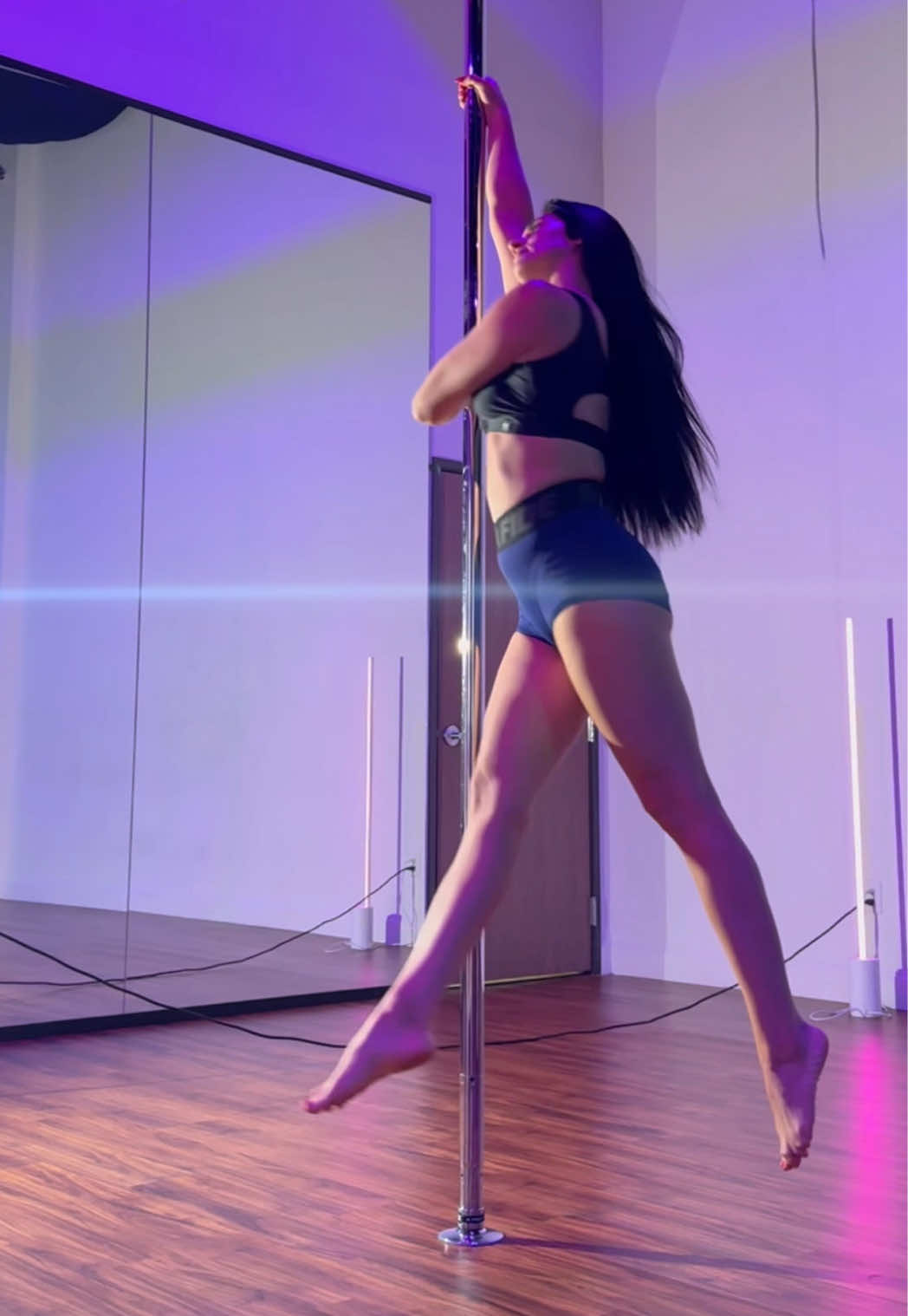 @ElaPoleDance