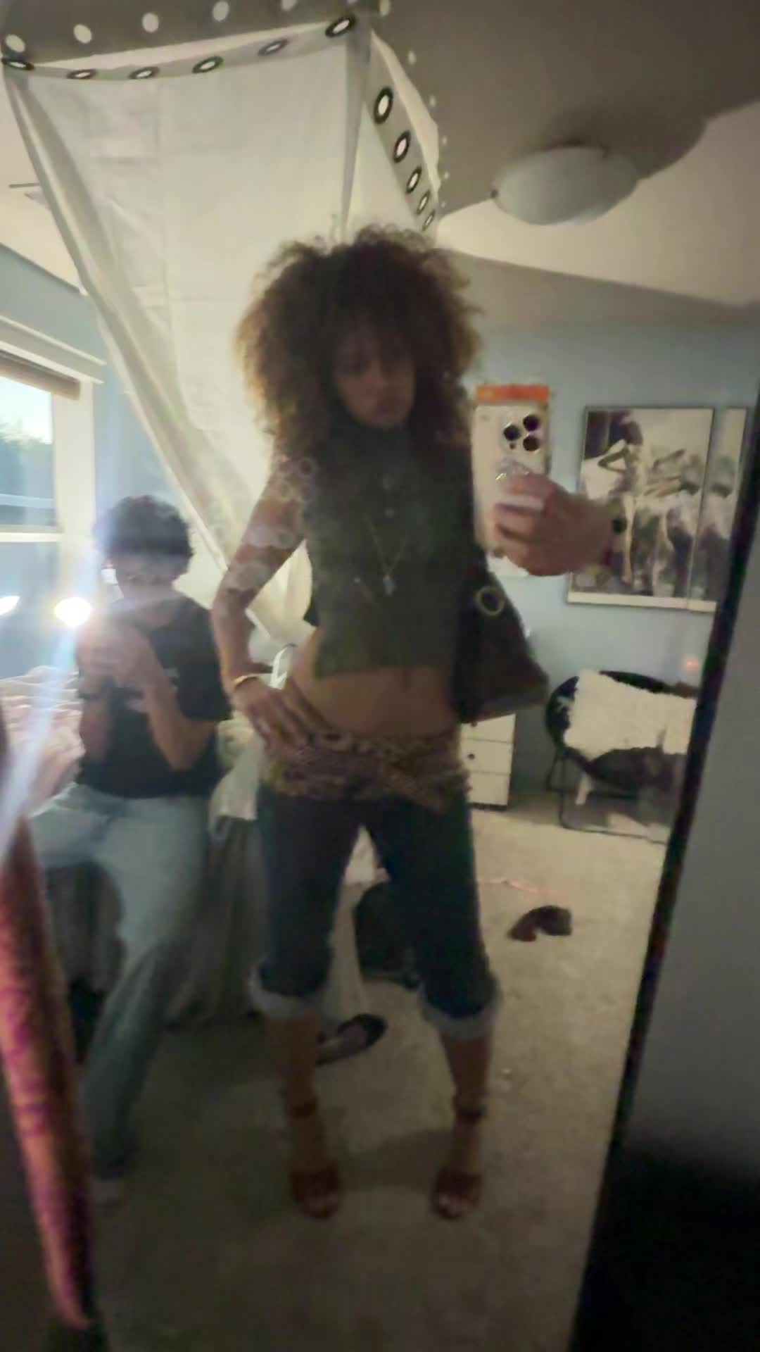 @caitlinkahaloa