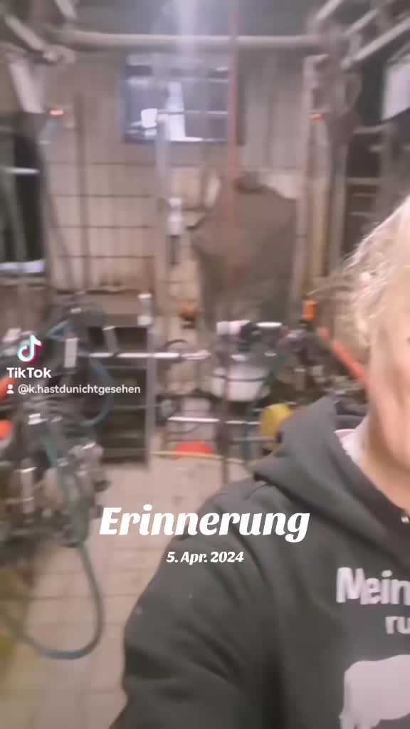 @T&auml;towierte Melkerin