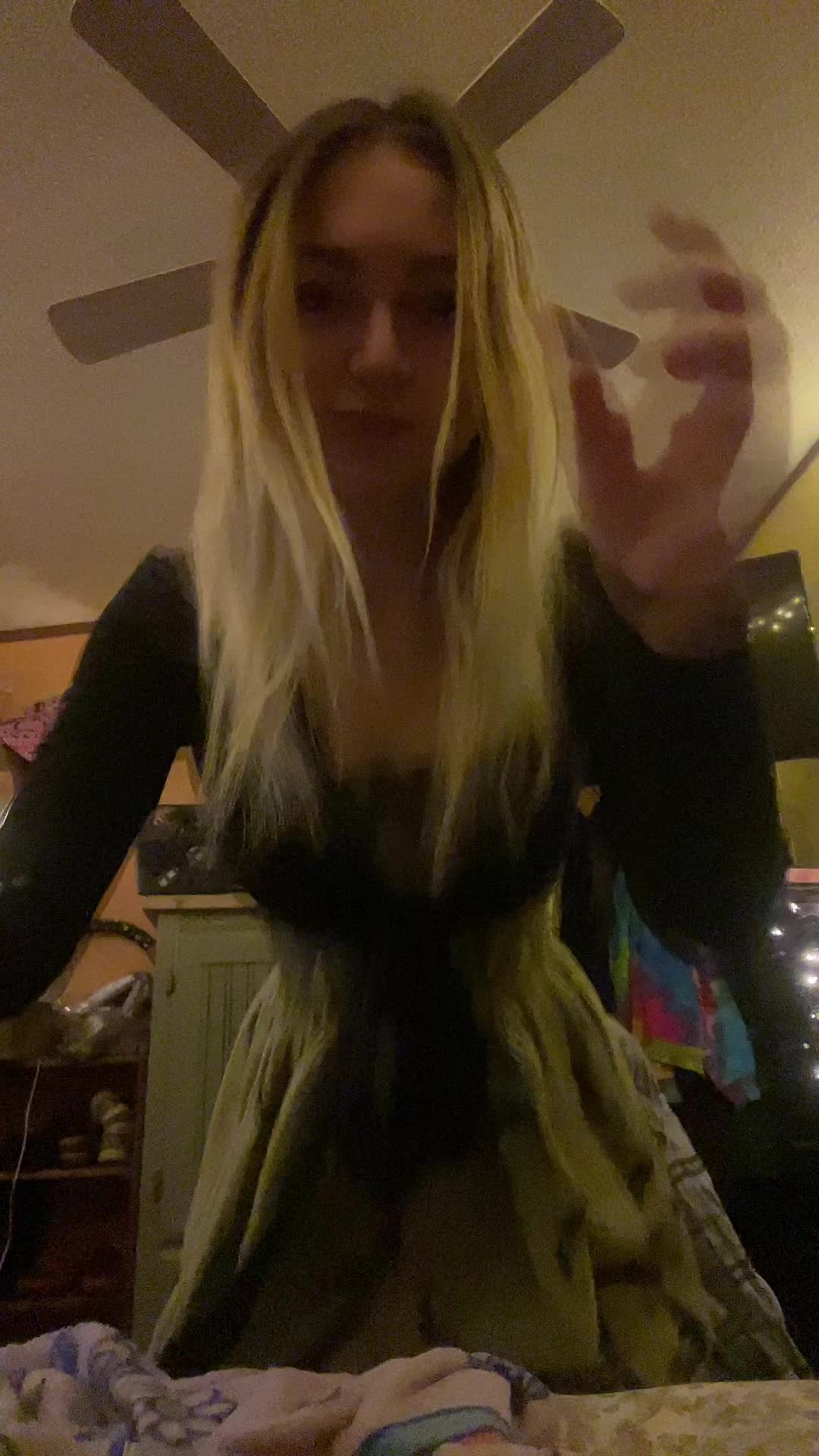 @😻