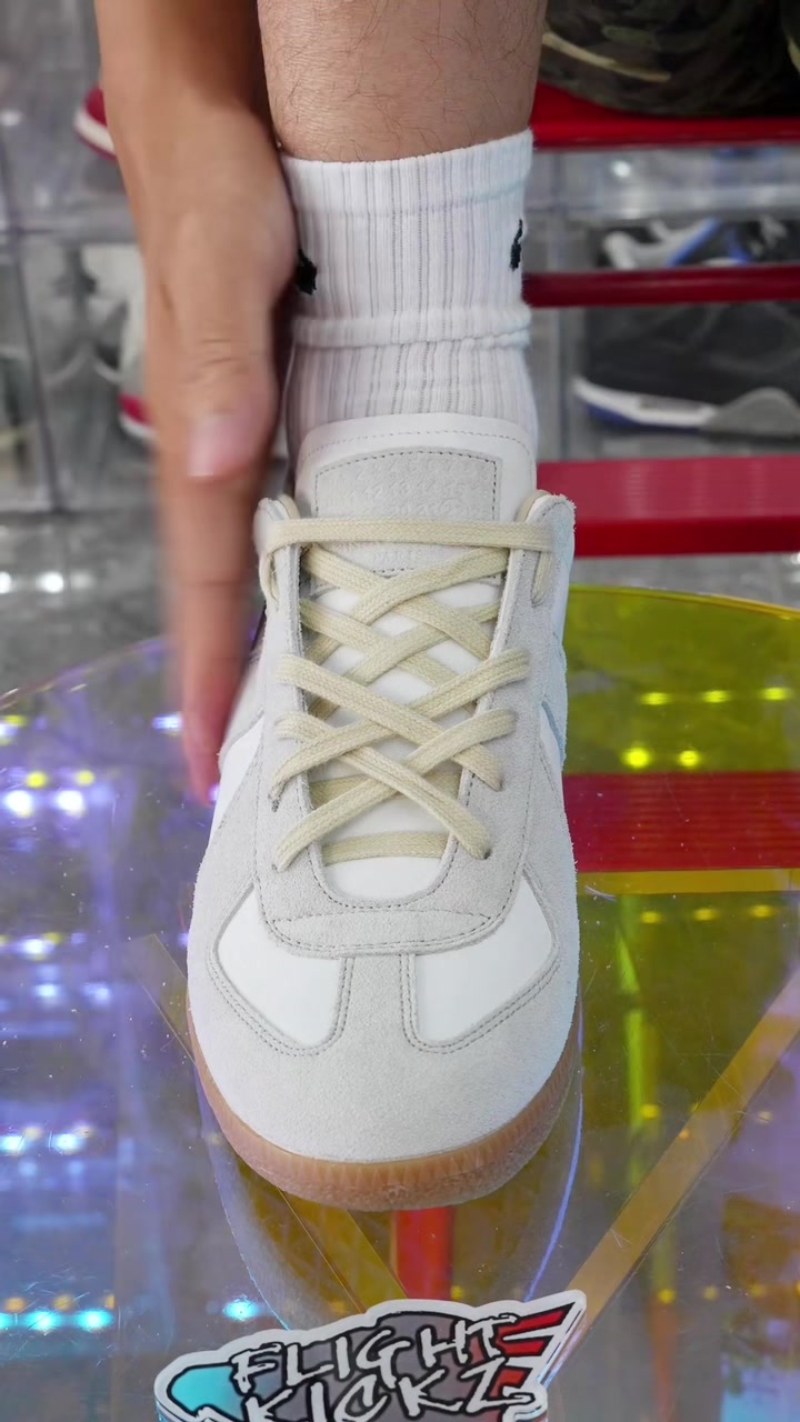 @Lacedsneaker