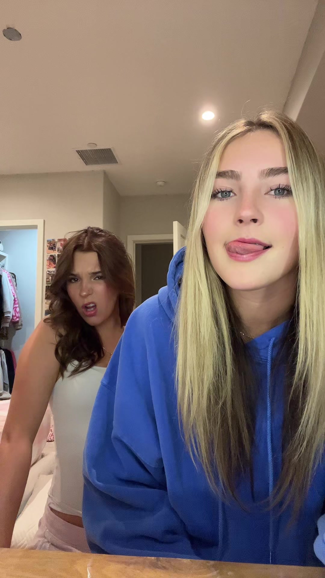 @ellaa