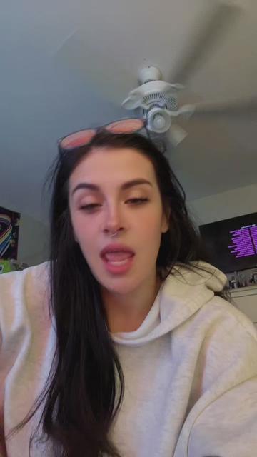 @Mik✨