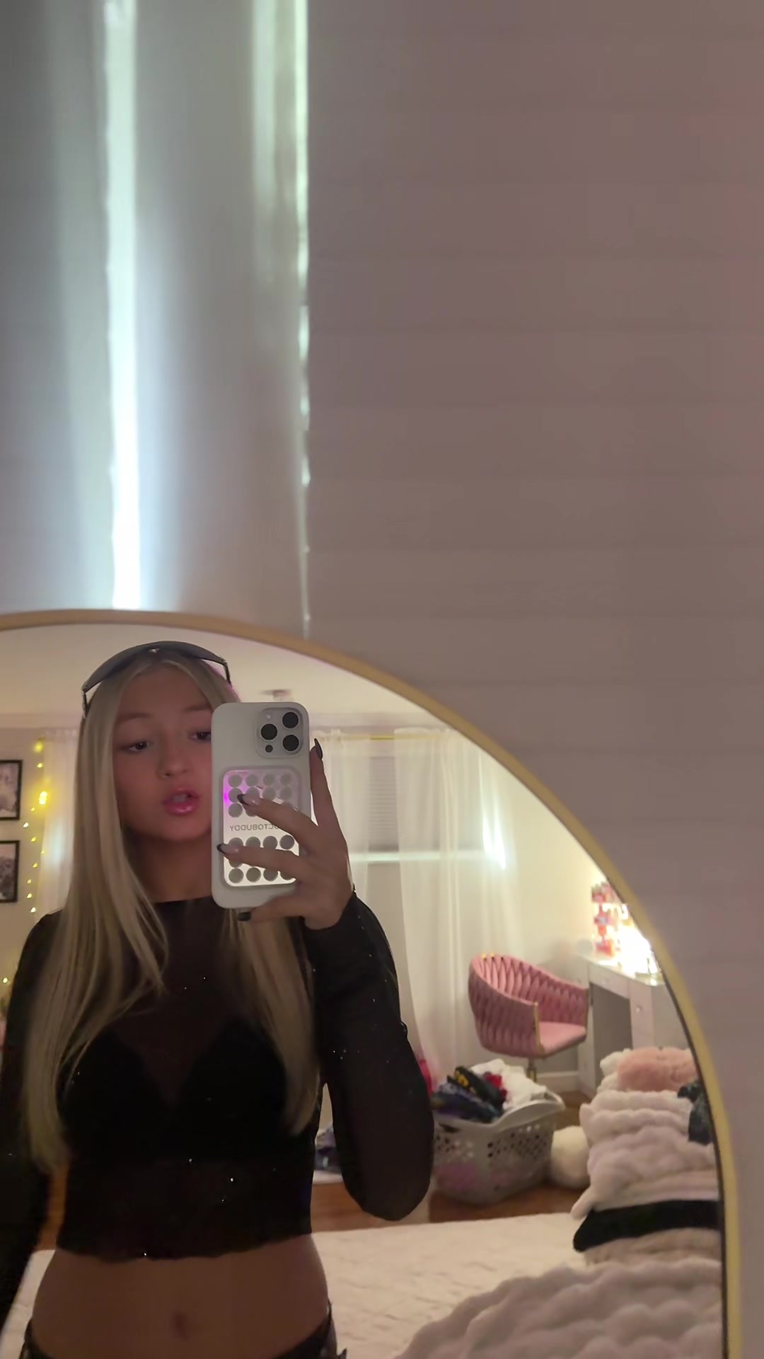 @bella