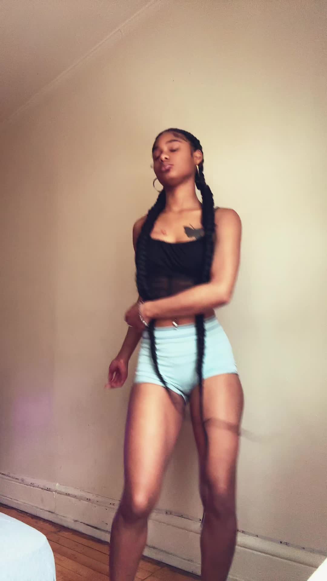 @yofavorite_LightBright🤍😫