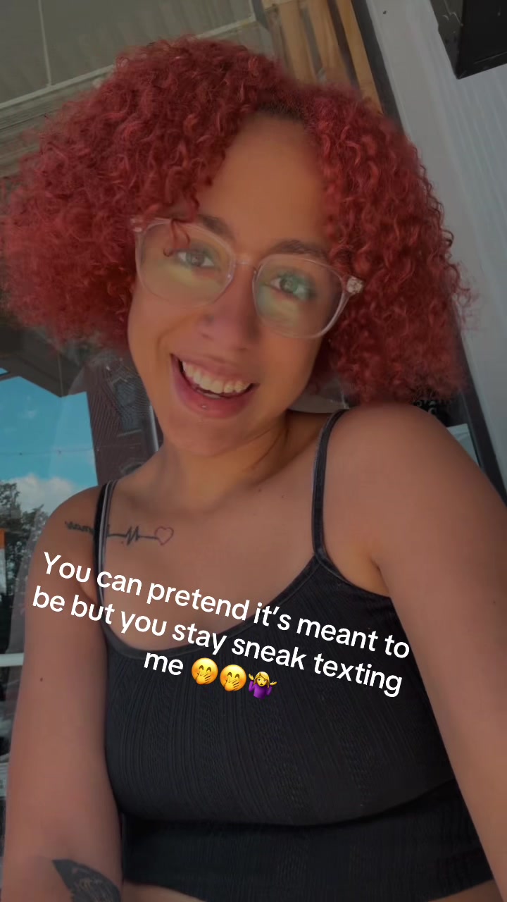 @hollimariee24