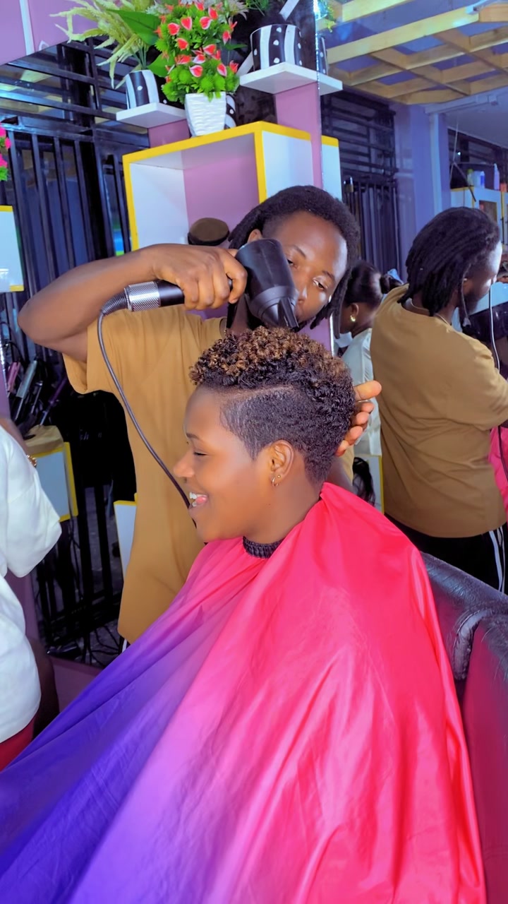 @mr xender hair stylists🇷🇼