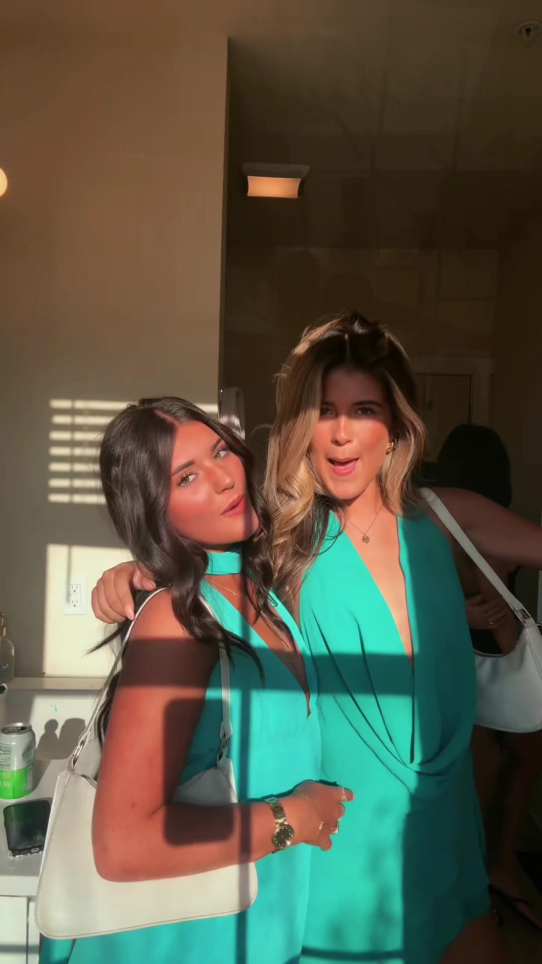@Bella