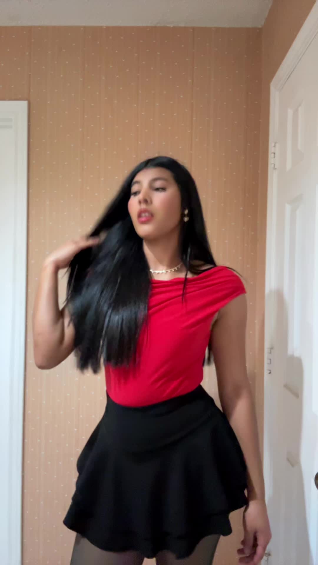 @Alison González
