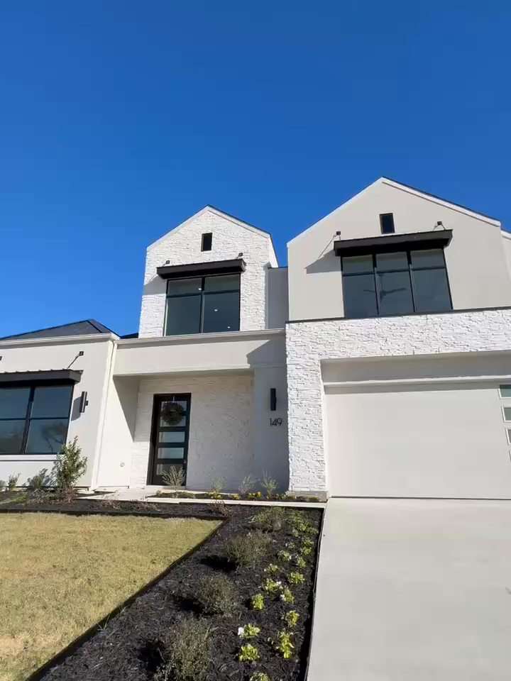 @Queen Matthews, Realtor®️