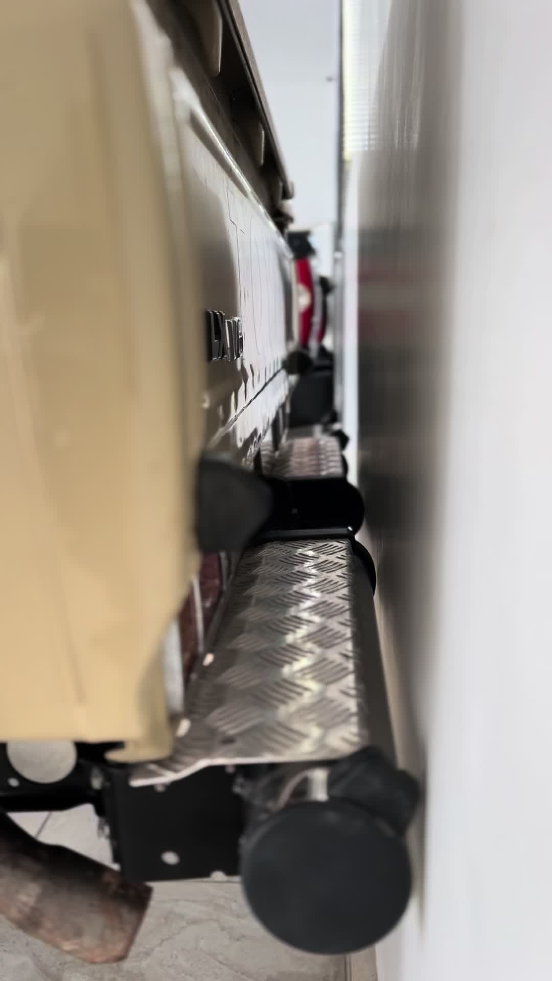 @🕷️.        718