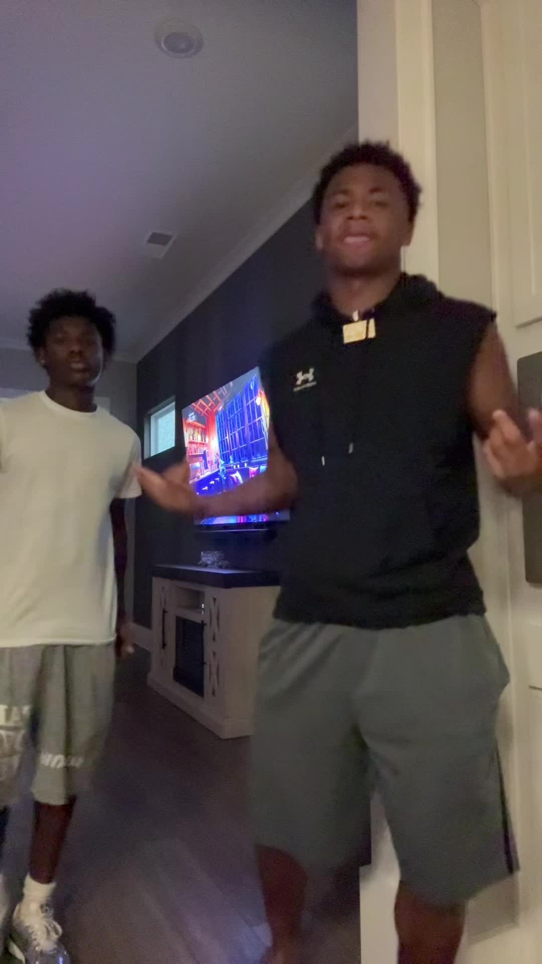 @Hollywoodmari0