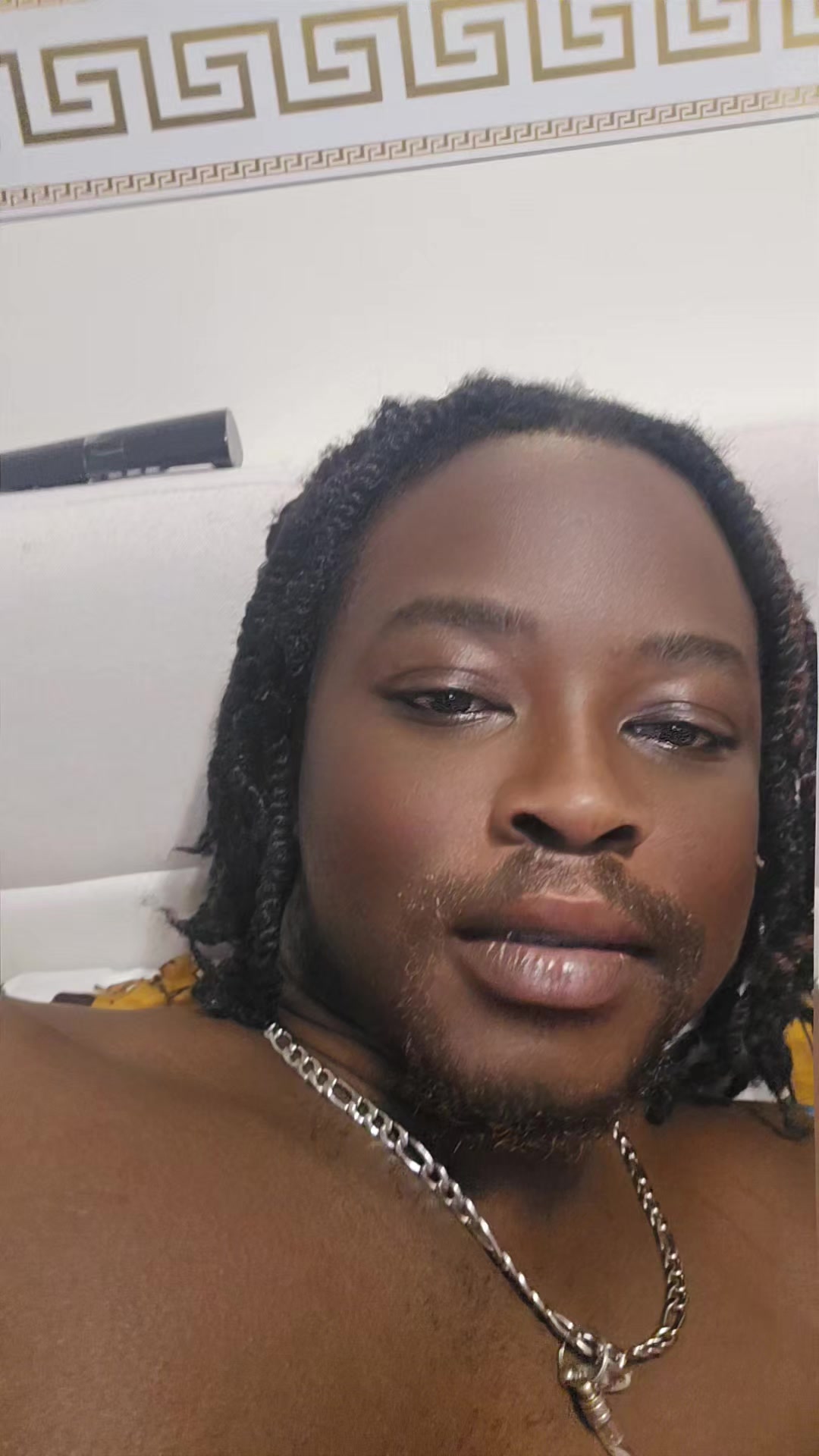 @sasha queen 🐝 🇨🇦 🇬🇭 fam