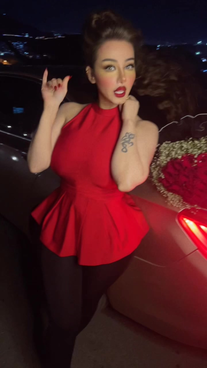 @Lali_influncer