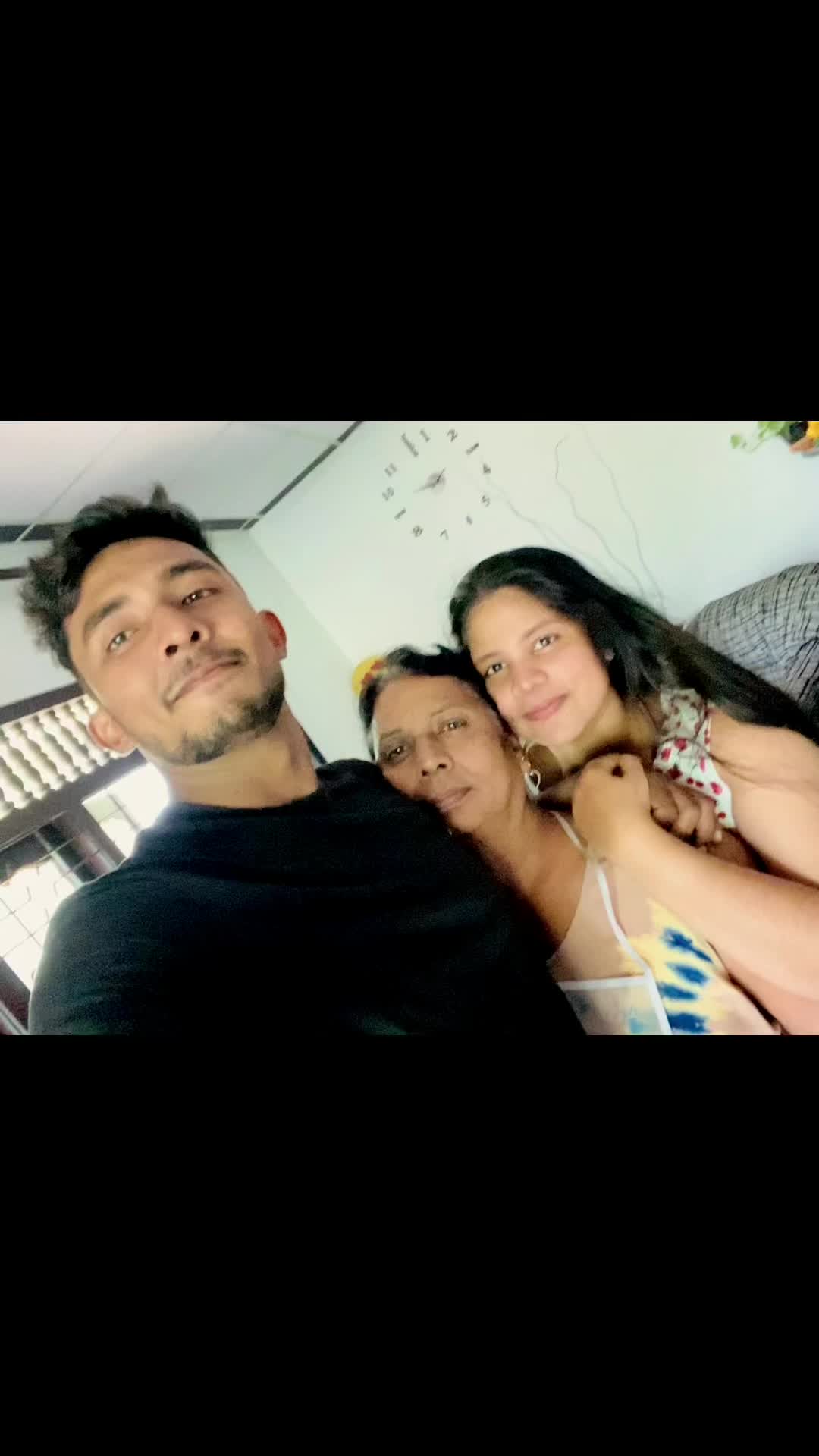 @_yashu_
