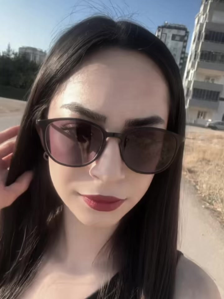 @Esma