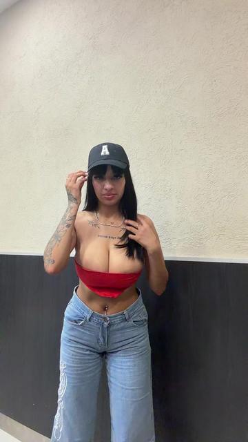 @Anaahii1