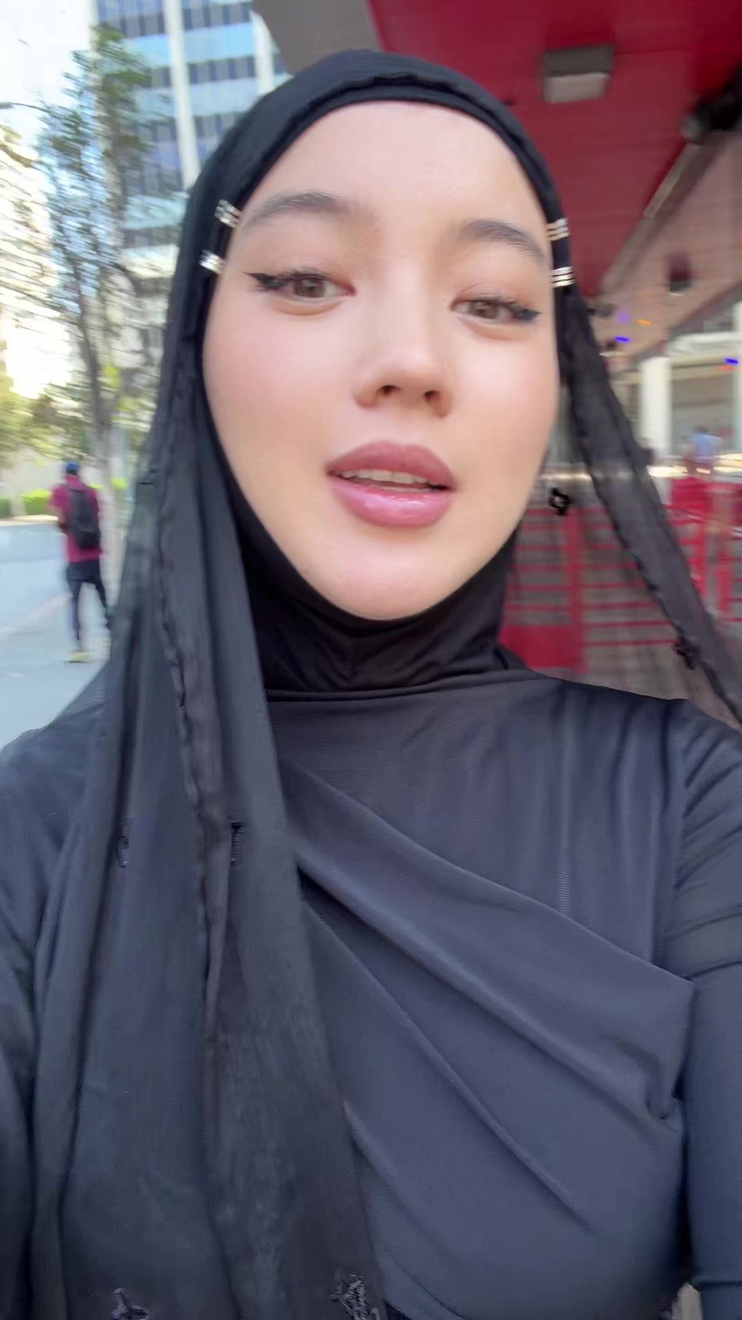 @aknur