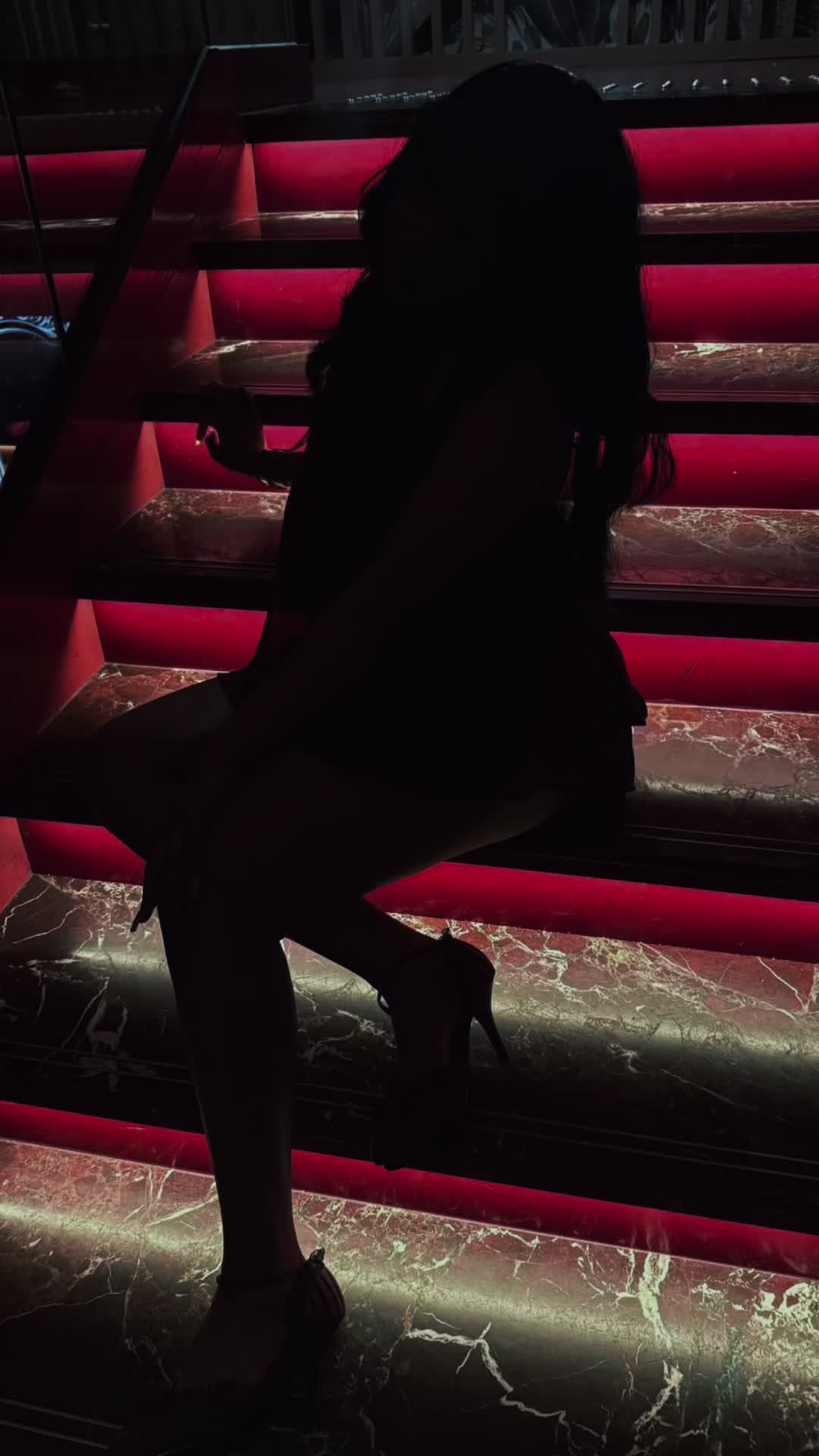 @⃟