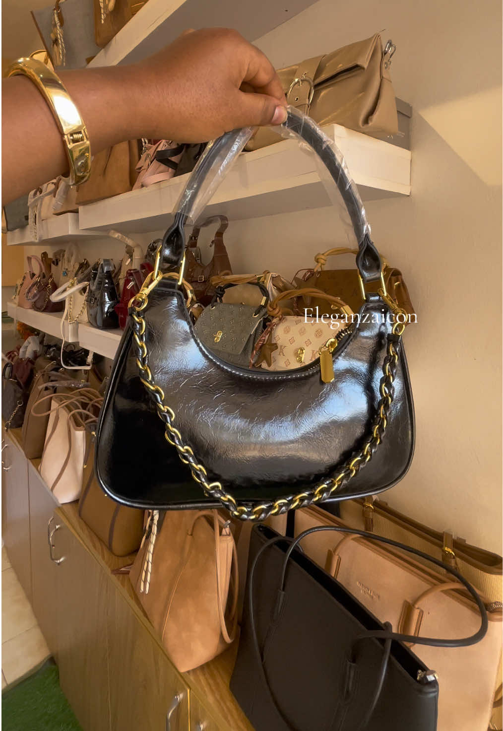 @ELEGANZAicon-jewelry/bag/heels