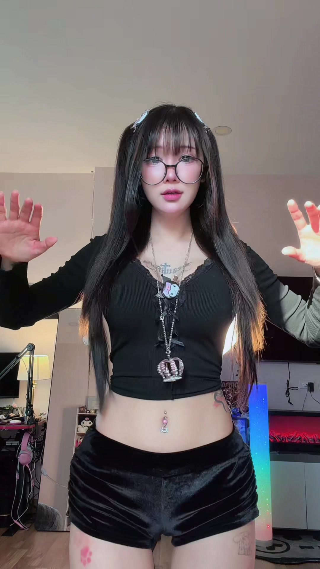 @อาเนีย&ensp;ฮับป๋ม