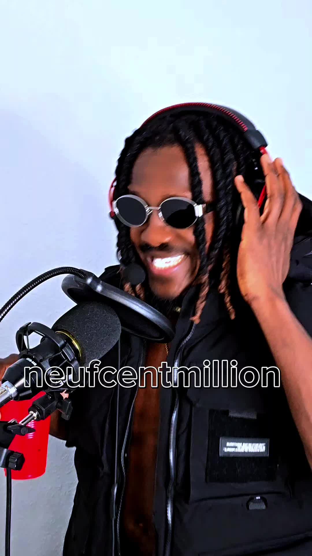 @Neuf Cent Million