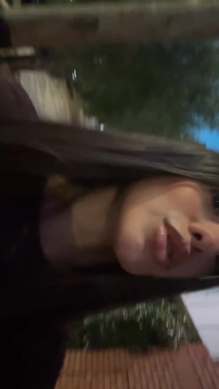 @🦦