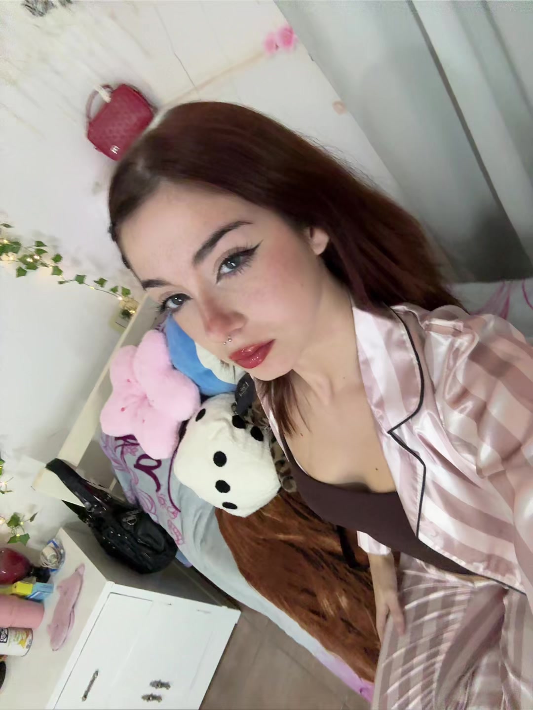 @vickyest