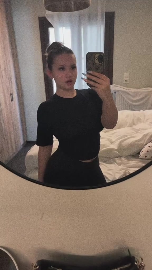 @𝐿𝒱