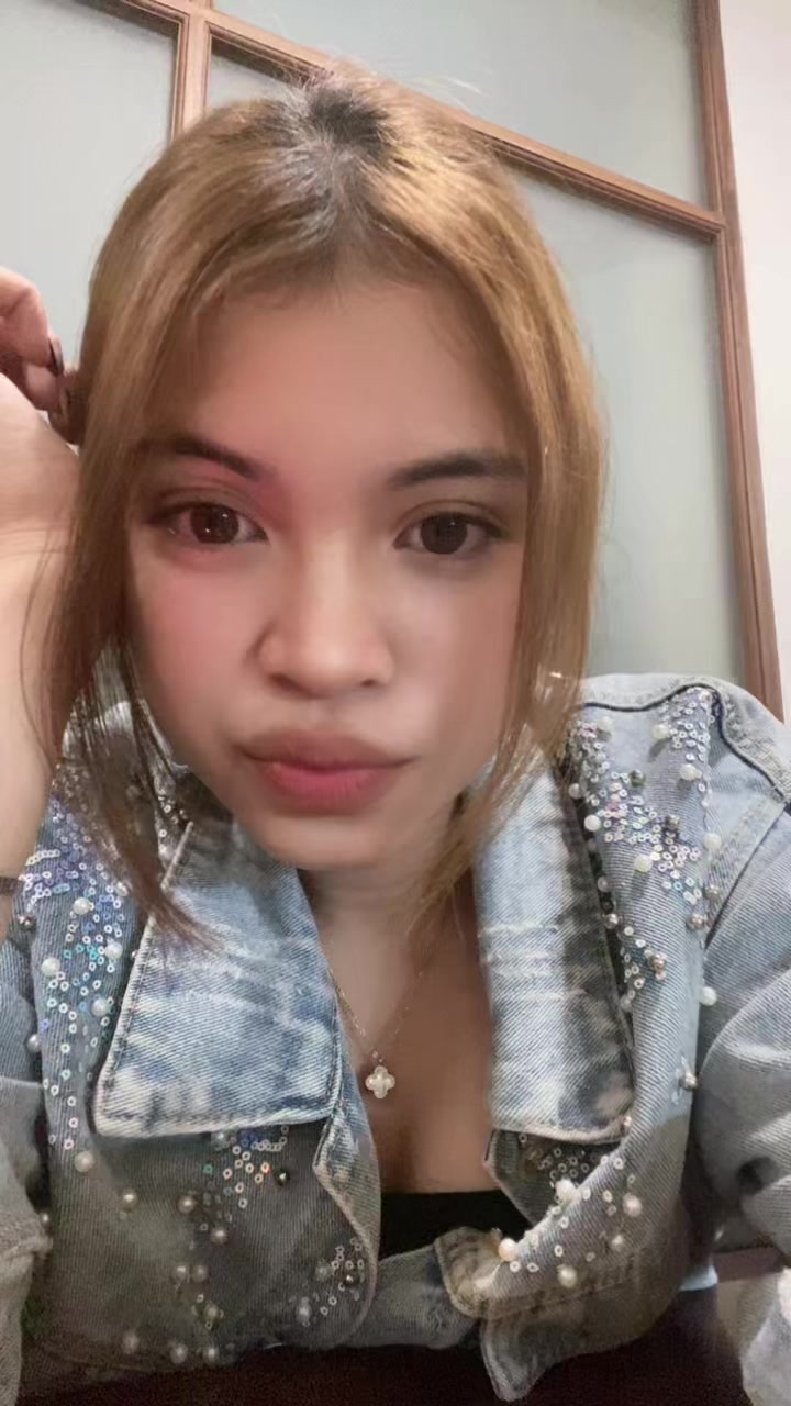 @🦦