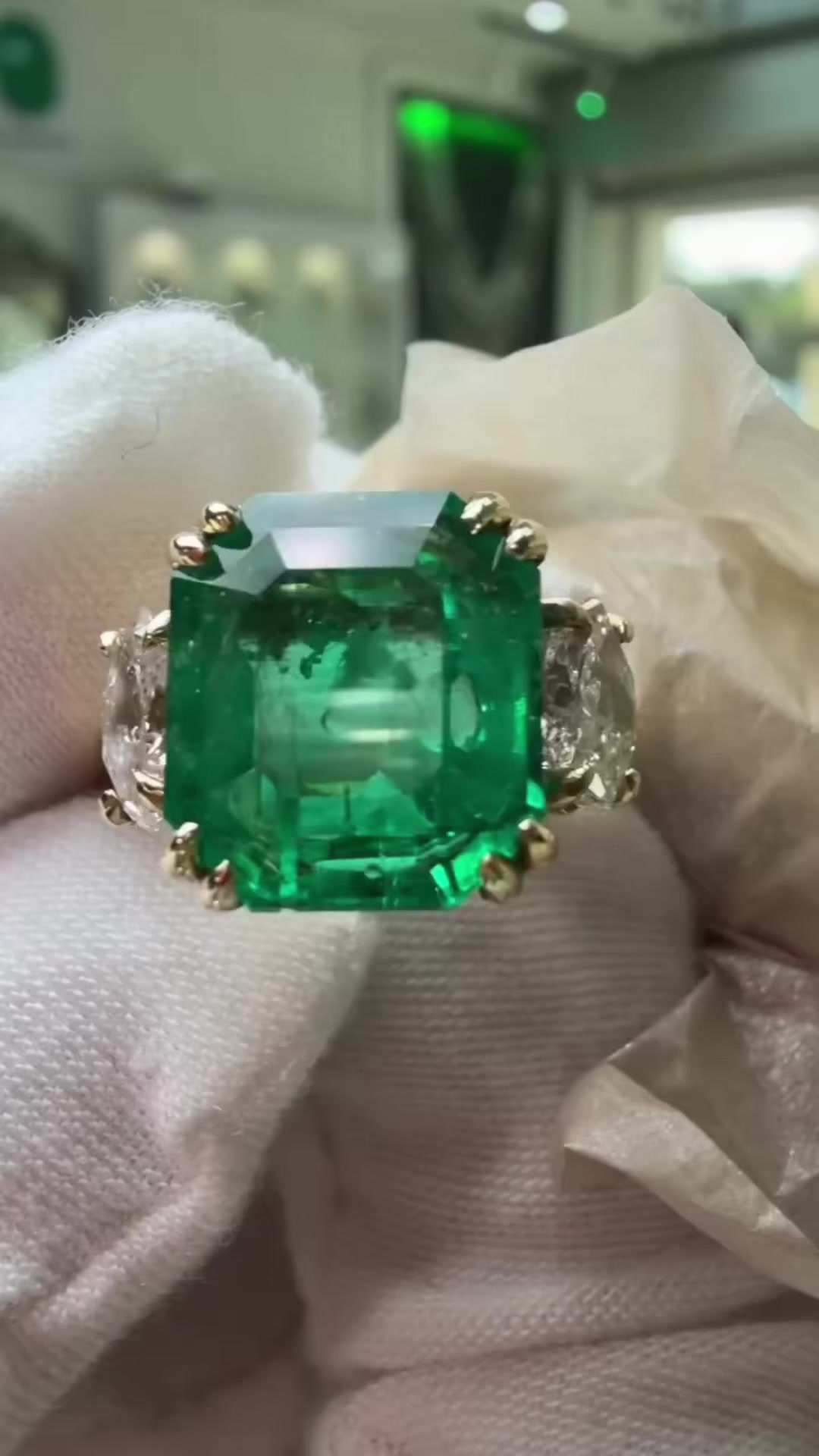 @JR Colombian Emerald