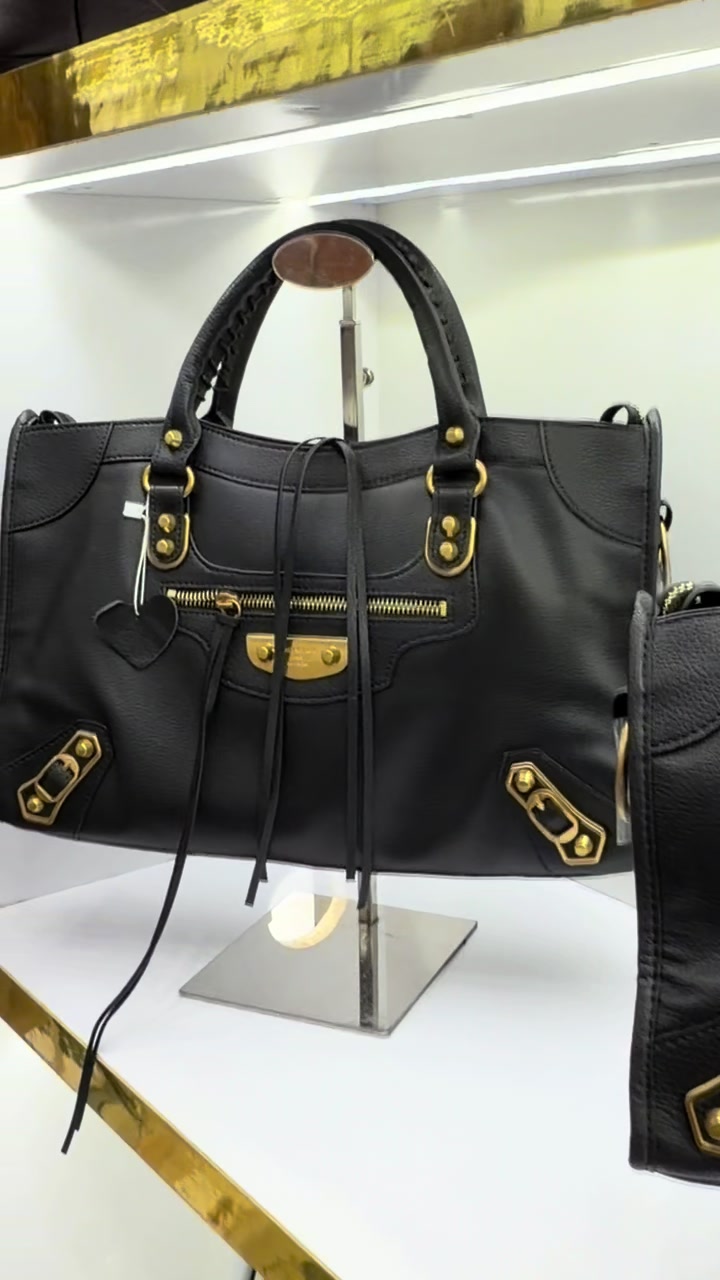 @leo.lux_bags