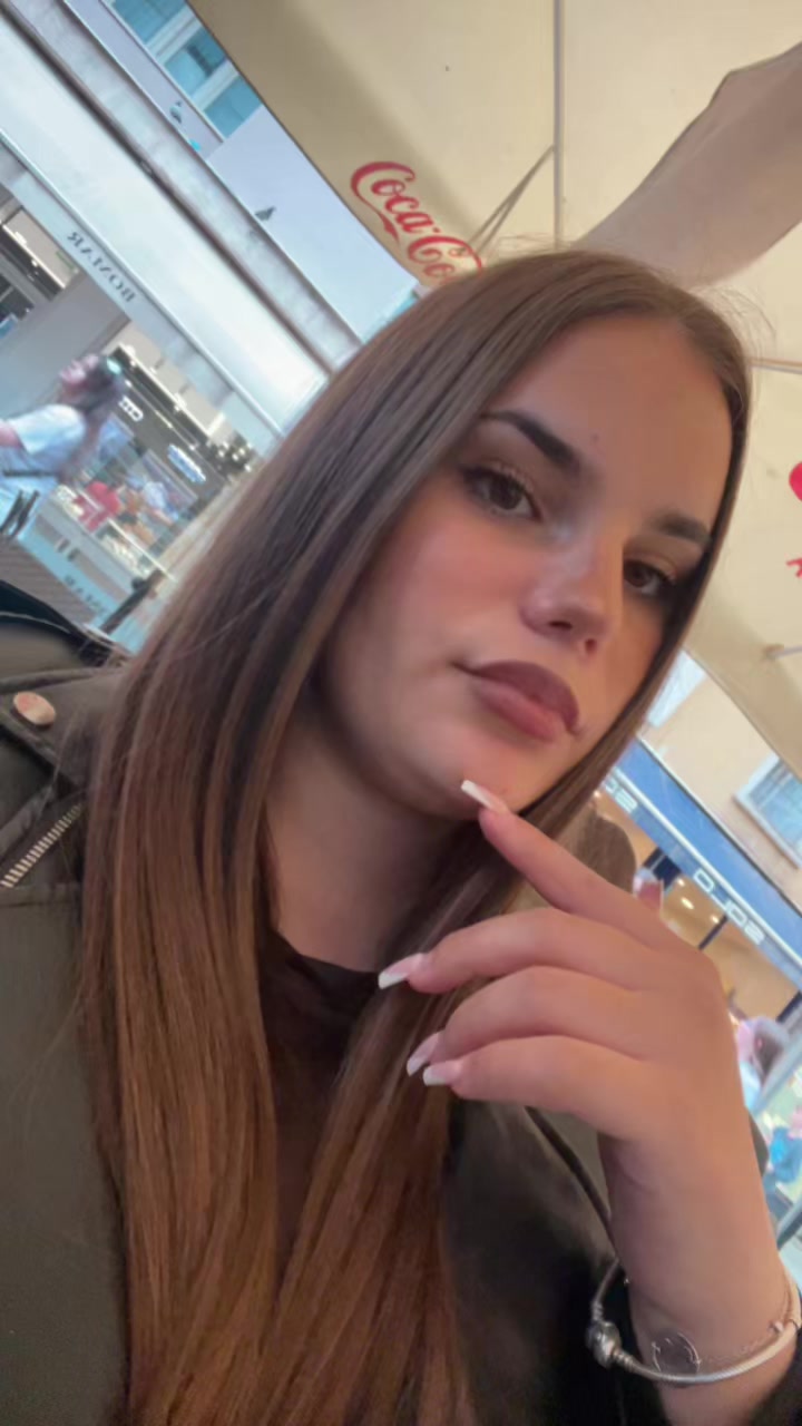 @𝒯