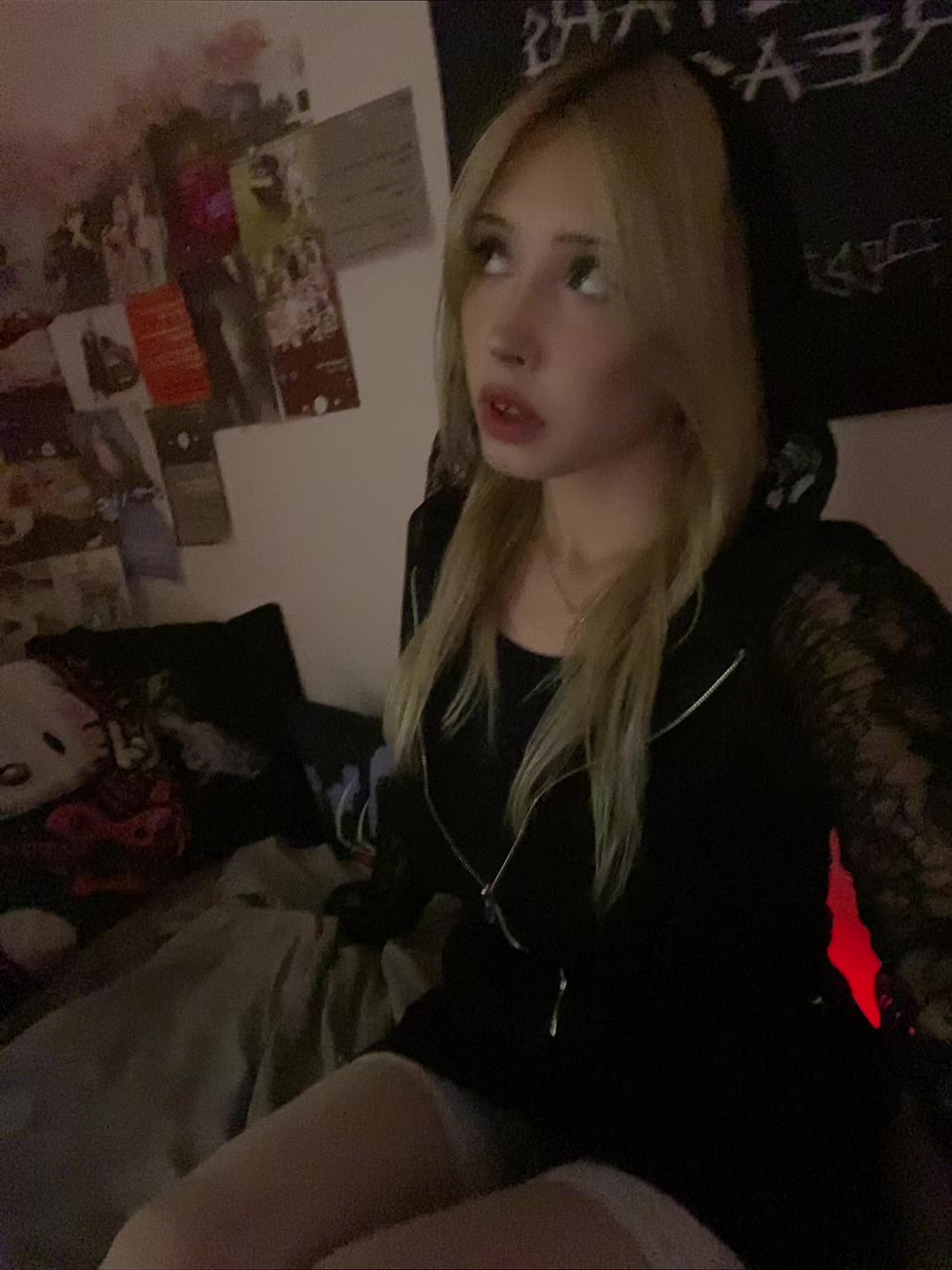 @👅