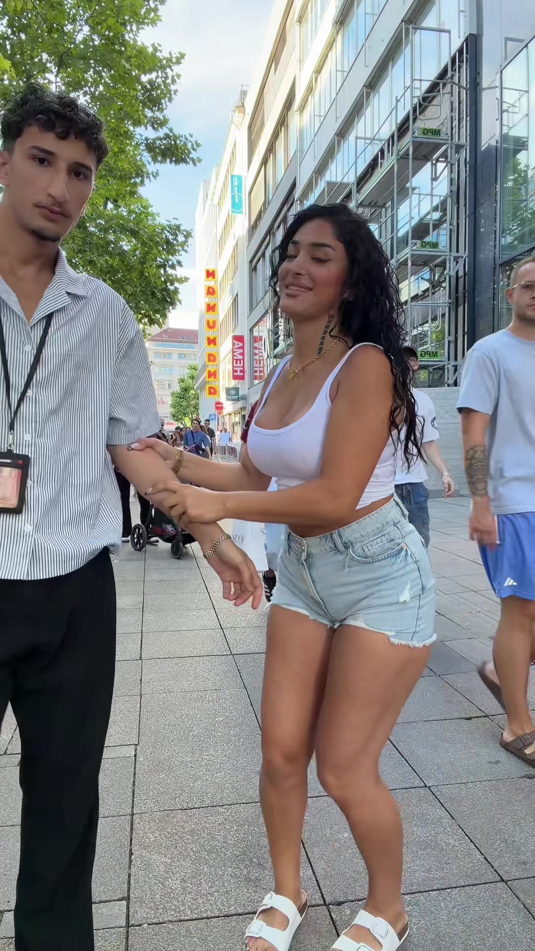 @Vinoschh