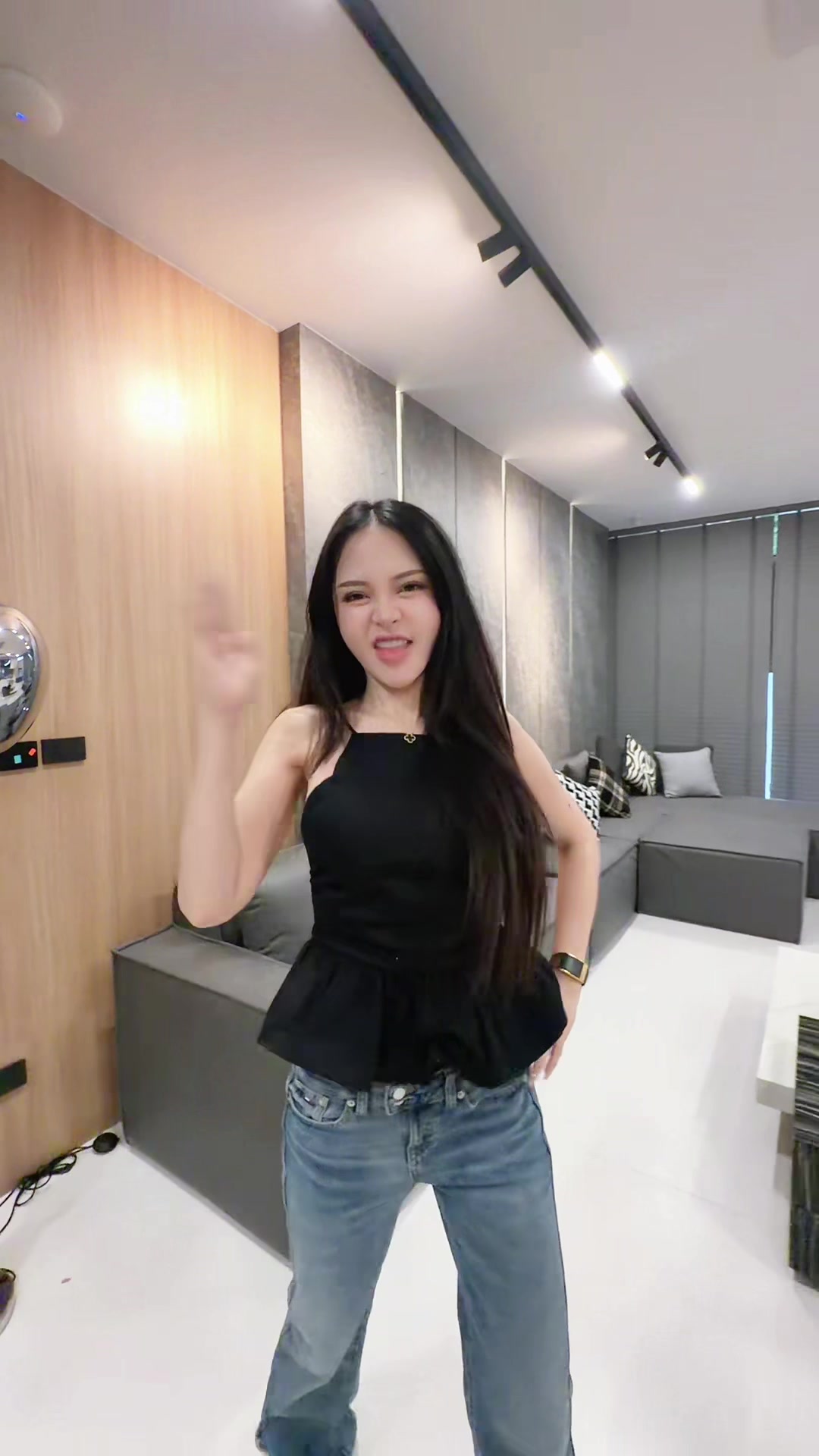 @เน่นุ่นนายเนีย (ชาเน่นะนุ่น)