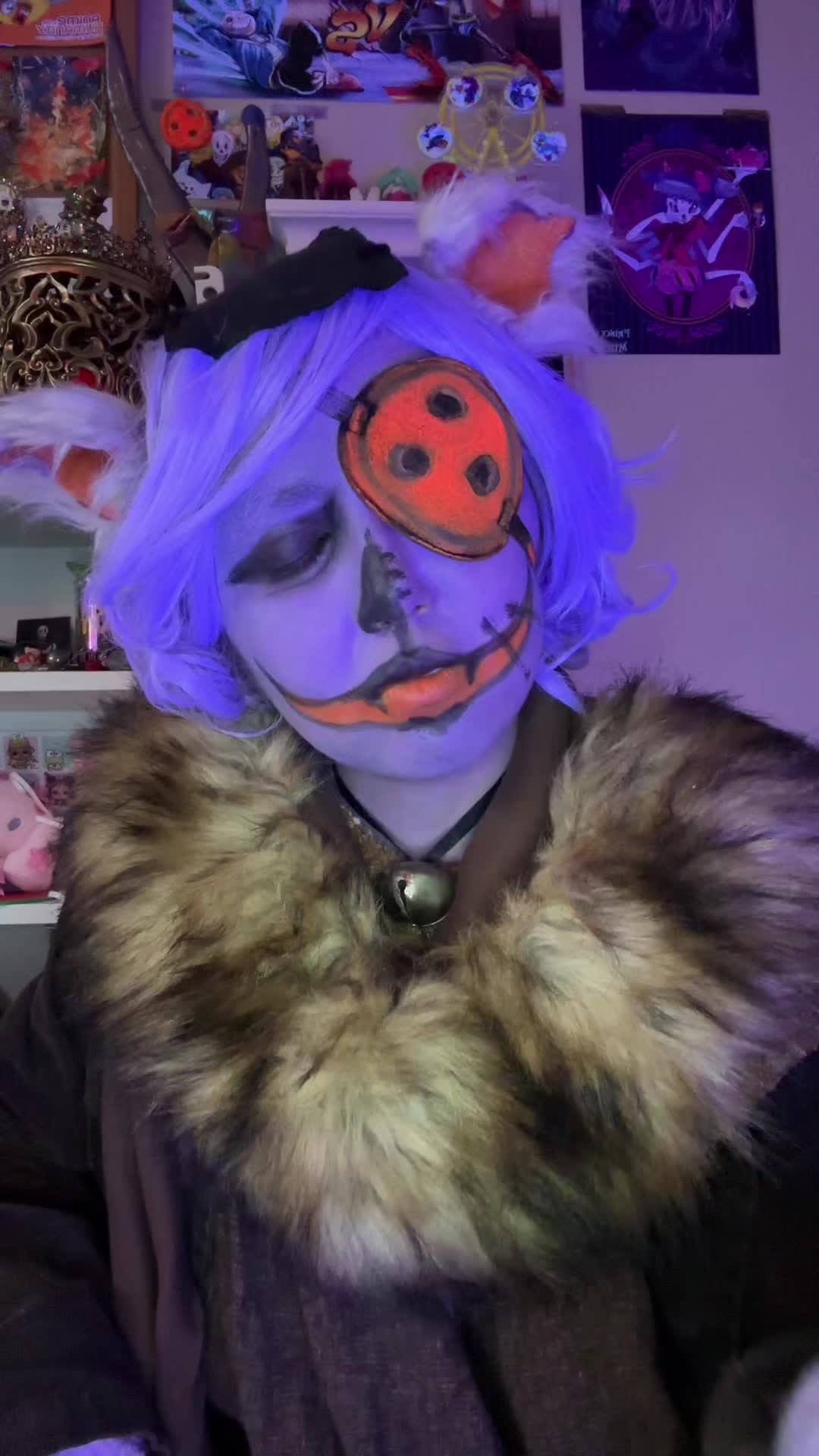 @caretcosplays