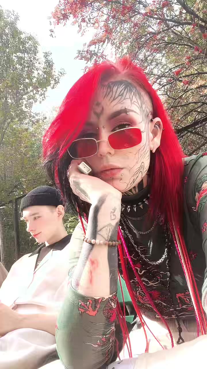 @❤️чТо То На КрАсНоМ❤️