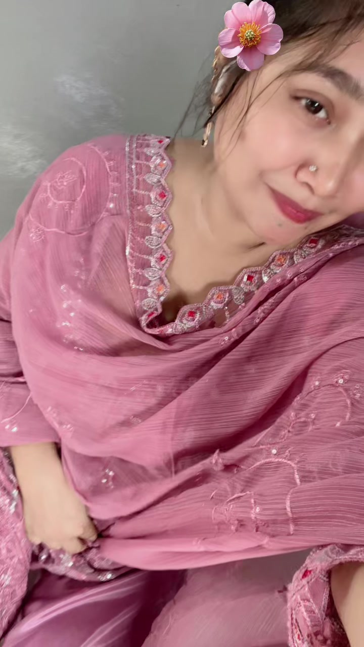 @হাসির 💋 রানি