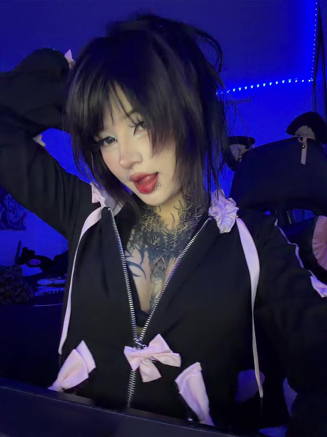 @u4e