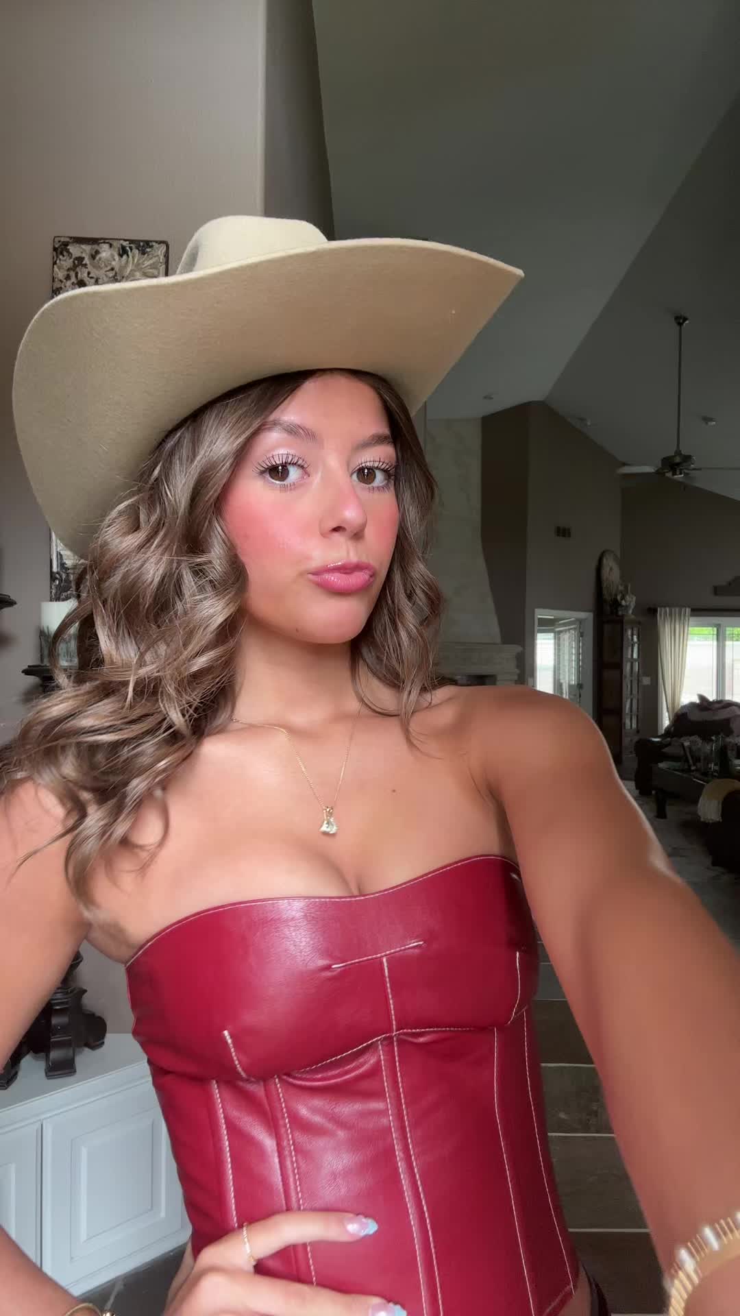 @Bella