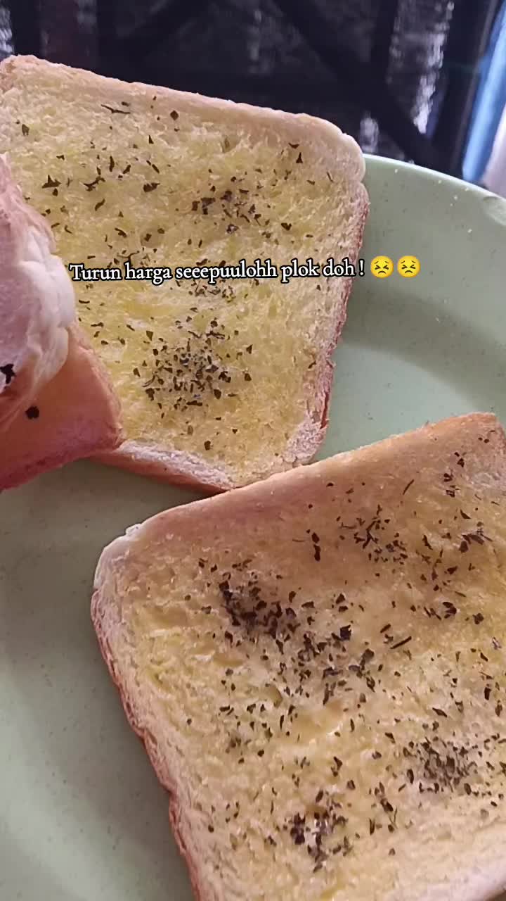 @Madam_November