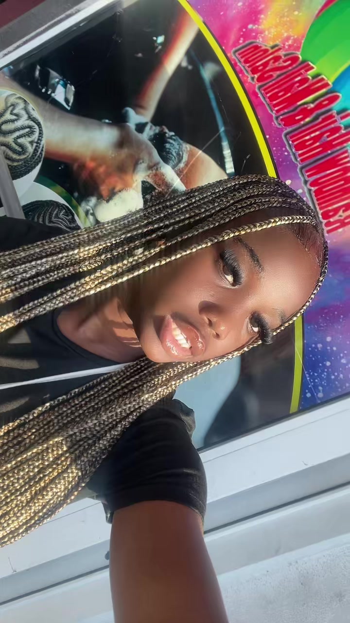 @CrownedbyAlizah🥰