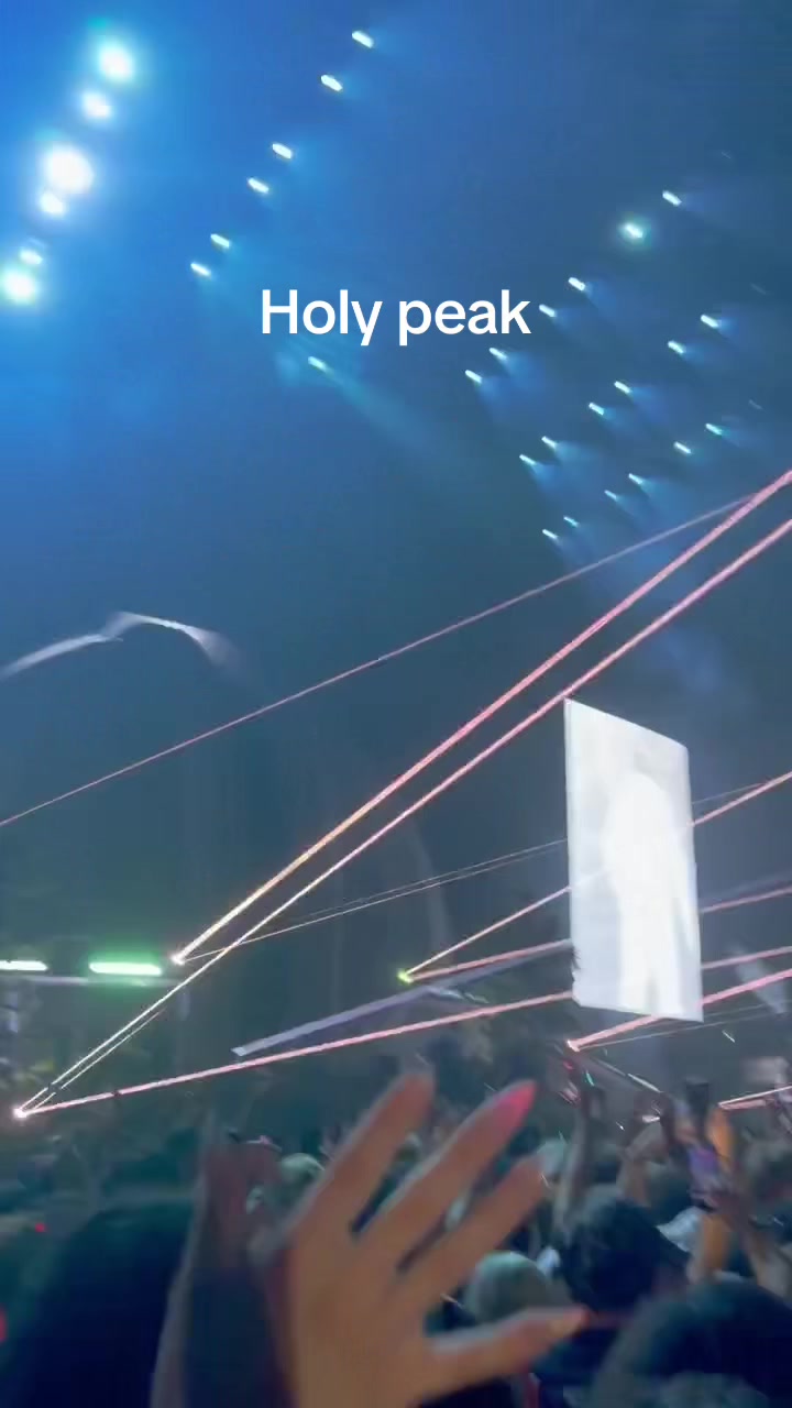 @haileynoonward
