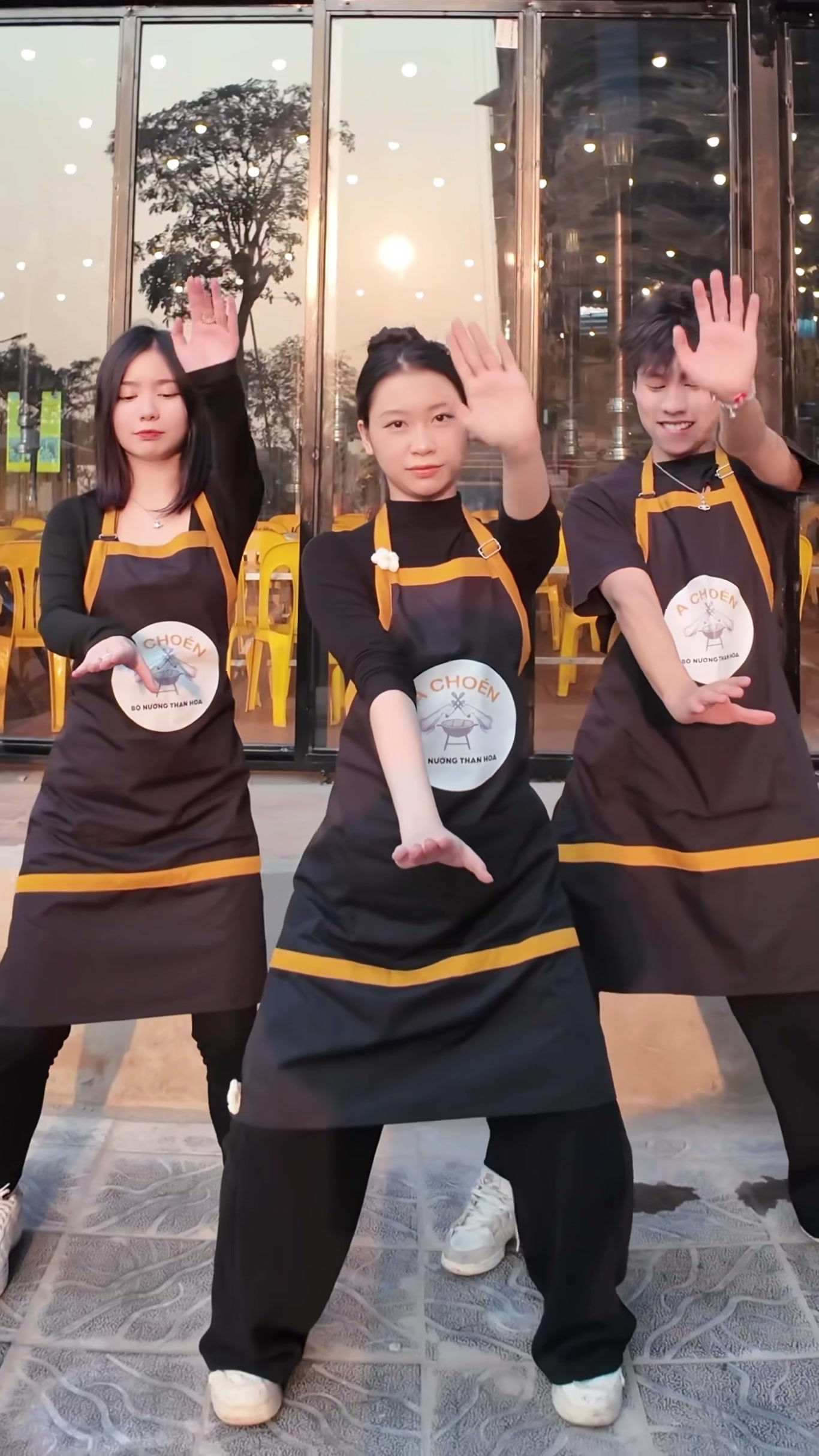 @A Choén Biết Nhảy