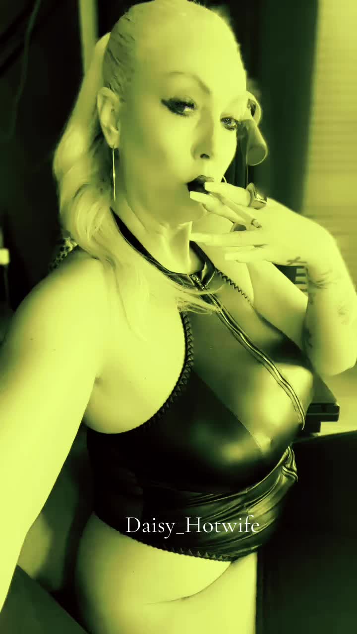@Daisy Hotwife
